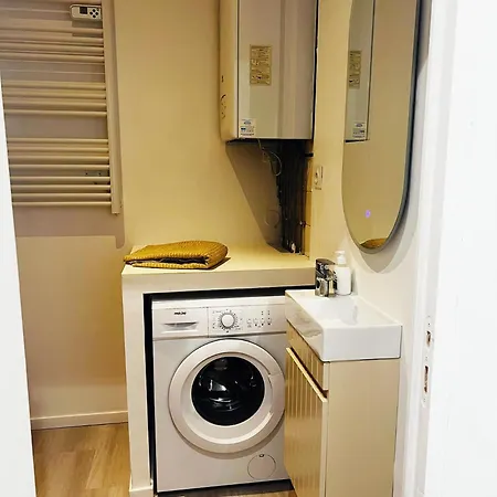 Bel Fonctionnel Et Lumineux En Centre Ville, Clinique Et Tram A 5 Mn, Situation Ideale ! Apartment *